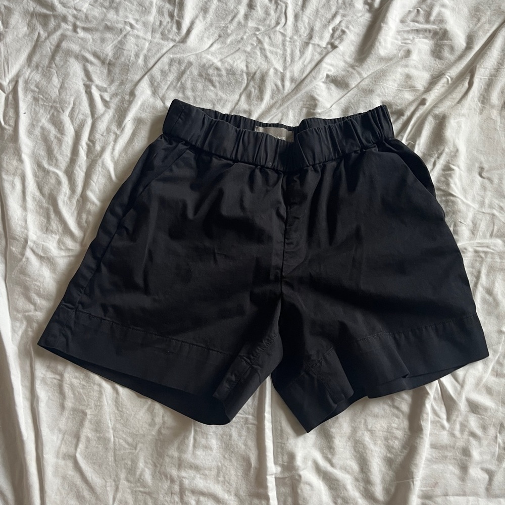 Everlane black shorts